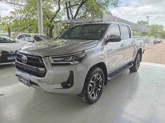 TOYOTA HILUX 2.8 D-4D TURBO DIESEL CD SRX 4X4 AUTOMÁTICO